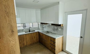 Venta de casa de 3 habitaciones en urbanización privada, Sur de Manta.