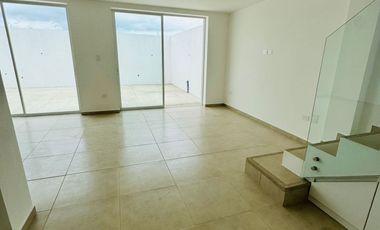 Venta de casa de 3 habitaciones en urbanización privada, Sur de Manta.