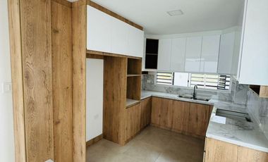 Venta de casa de 3 habitaciones en urbanización privada, Sur de Manta.