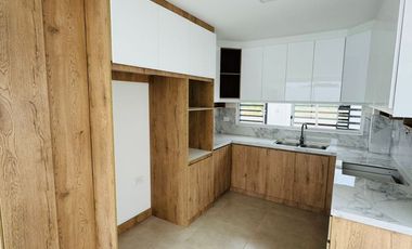 Venta de casa de 3 habitaciones en urbanización privada, Sur de Manta.