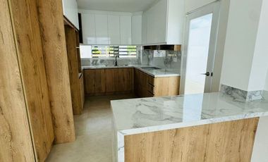 Venta de casa de 3 habitaciones en urbanización privada, Sur de Manta.
