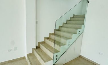 Venta de casa de 3 habitaciones en urbanización privada, Sur de Manta.