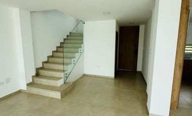 Venta de casa de 3 habitaciones en urbanización privada, Sur de Manta.
