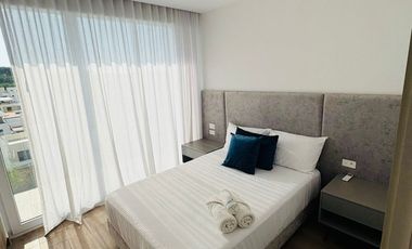 Venta de departamento amoblado de 3 habitaciones en urbanización Porto Manta.