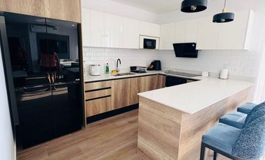 Venta de departamento amoblado de 3 habitaciones en urbanización Porto Manta.
