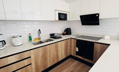 Venta de departamento amoblado de 3 habitaciones en urbanización Porto Manta.