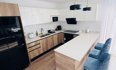 Venta de departamento amoblado de 3 habitaciones en urbanización Porto Manta.
