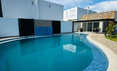 En venta Casa nueva amoblada en urbanización de Ruta Del Spondyllus en Manta.