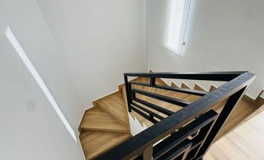 En venta Casa nueva amoblada en urbanización de Ruta Del Spondyllus en Manta.