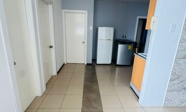 Venta de departamento de 2 habitaciones amoblado frente a Playa El Murciélago en Manta.