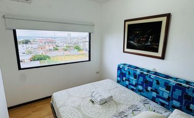 Venta de departamento de 2 habitaciones amoblado frente a Playa El Murciélago en Manta.