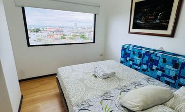 Venta de departamento de 2 habitaciones amoblado frente a Playa El Murciélago en Manta.