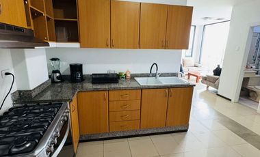 Venta de departamento de 2 habitaciones amoblado frente a Playa El Murciélago en Manta.