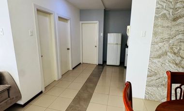 Venta de departamento de 2 habitaciones amoblado frente a Playa El Murciélago en Manta.