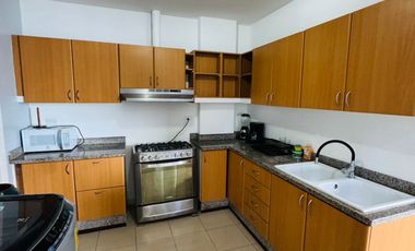 Venta de departamento de 2 habitaciones amoblado frente a Playa El Murciélago en Manta.