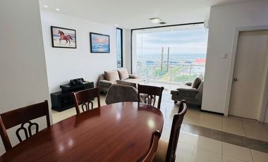 Venta de departamento de 2 habitaciones amoblado frente a Playa El Murciélago en Manta.