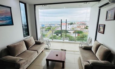 Venta de departamento de 2 habitaciones amoblado frente a Playa El Murciélago en Manta.