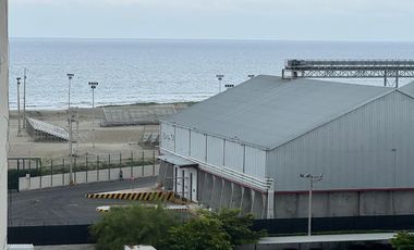 Venta de departamento de 2 habitaciones amoblado frente a Playa El Murciélago en Manta.