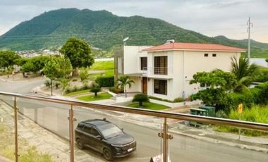 Venta de Casa amoblada de 4 habitaciones en Montecristi Golf Resort & Villas.