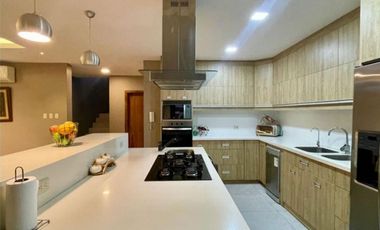 Venta de Casa amoblada de 4 habitaciones en Montecristi Golf Resort & Villas.