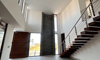 RENTA DE CASA NUEVA EN LOMAS DEL MOLINO 5 CASA NUEVA