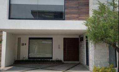 CASA EN RENTA LOMAS DE ANGELOPOLIS
