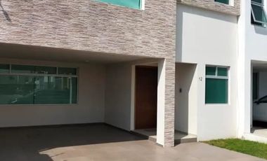 HERMOSA CASA EN RENTA ZONA AZUL LOMAS DE ANGELOPOLIS