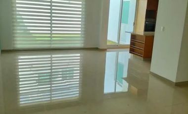 HERMOSA CASA EN RENTA ZONA AZUL LOMAS DE ANGELOPOLIS