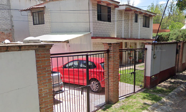Casa Grande en Remate, con patio y jardín, Col. Jurica Pinar, Santiago de Querétaro, Querétaro