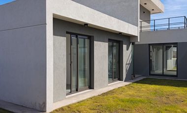 CASA A ESTRENAR EN VENTA