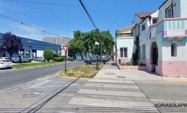 Barrio Italia Local Comercial y departamento. 310 en 290 de terreno, Providencia