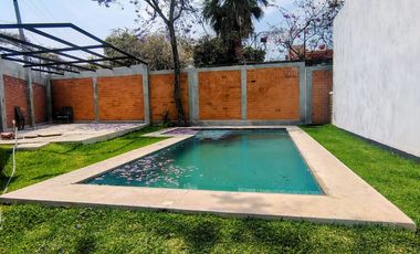 VENTA DE CASA CON ALBERCA EN CONDOMINIO DE 15 CASAS EN JIUTEPEC, MORELOS.