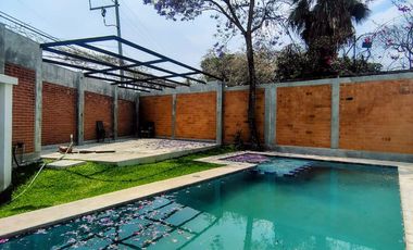 VENTA DE CASA CON ALBERCA EN CONDOMINIO DE 15 CASAS EN JIUTEPEC, MORELOS.