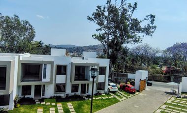 VENTA DE CASA CON ALBERCA EN CONDOMINIO DE 15 CASAS EN JIUTEPEC, MORELOS.