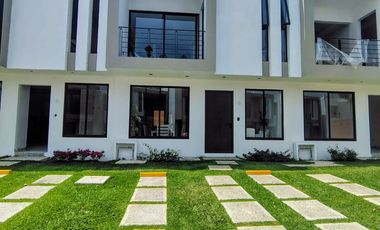 VENTA DE CASA CON ALBERCA EN CONDOMINIO DE 15 CASAS EN JIUTEPEC, MORELOS.