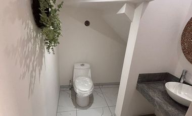 VENTA DE CASA CON ALBERCA EN CONDOMINIO DE 15 CASAS EN JIUTEPEC, MORELOS.