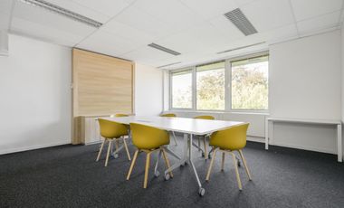 Alquiler de oficina comercial para 5 personas en Bogota, North Point.
