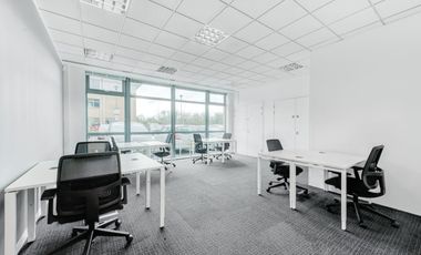 Alquiler de oficina comercial para 5 personas en Bogota, North Point.