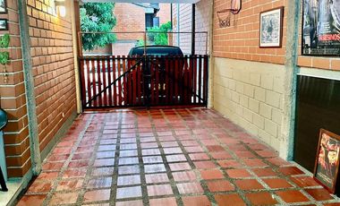 Fabulosa Casa Unifamiliar en unidad cerrada-Tu hogar ideal en Loma de Los Bernal