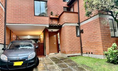 Fabulosa Casa Unifamiliar en unidad cerrada-Tu hogar ideal en Loma de Los Bernal