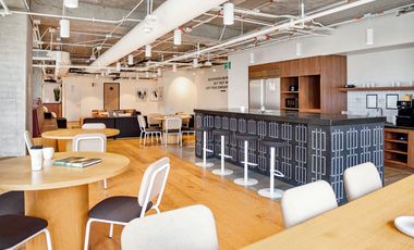 Alquiler de oficina corporativa para 3 personas en Bogota, Spaces Colina Campestre.