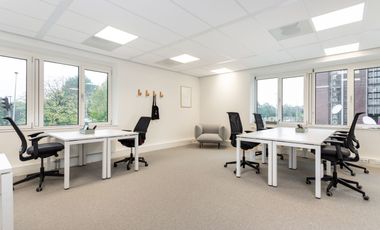 Alquiler de oficina corporativa para 5 personas en Bogota, Spaces Colina Campestre.