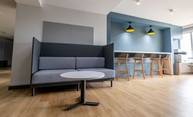 Alquiler de oficina comercial para 4 personas en Bogota, Tequendama.