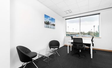 Alquiler de oficina comercial para 3 personas en Bogota, Tequendama.