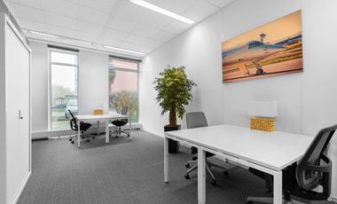 Alquiler de oficina comercial para 4 personas en Bogota, Tequendama.