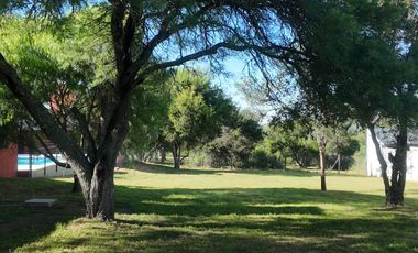 VENTA DOS CASAS CON PISCINA AMPIO PARQUE VISTA A SIERRAS CALAMUCHITA