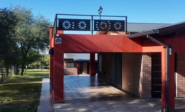 VENTA DOS CASAS CON PISCINA AMPIO PARQUE VISTA A SIERRAS CALAMUCHITA