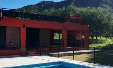 VENTA DOS CASAS CON PISCINA AMPIO PARQUE VISTA A SIERRAS CALAMUCHITA