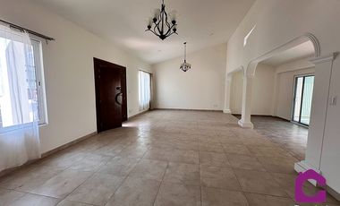 SE RENTA CASA EN DE UNA PLANTA EN MISION SAN JERONIMO QUERETARO VIG.24/7