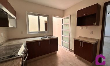 SE RENTA CASA EN DE UNA PLANTA EN MISION SAN JERONIMO QUERETARO VIG.24/7